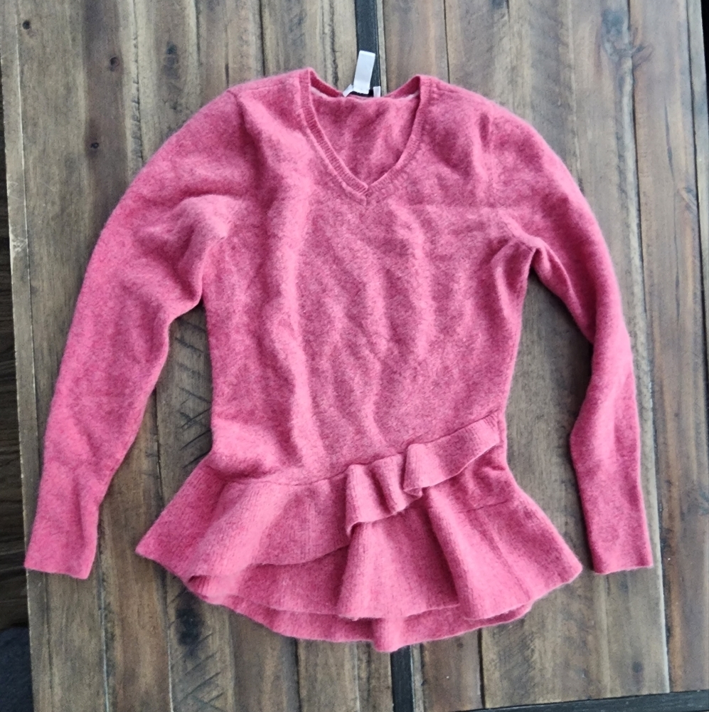 Isaac Mizrahi 100% cashmere peplum v neck sweater